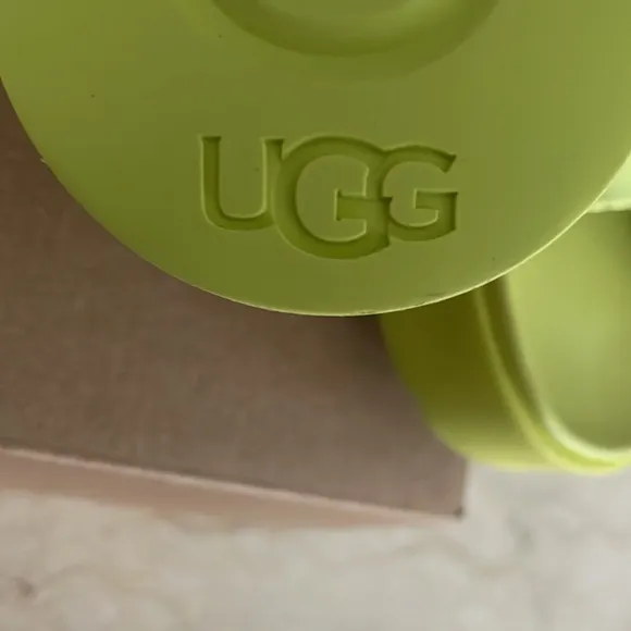 NWT UGG Emily Mesh Sandals.