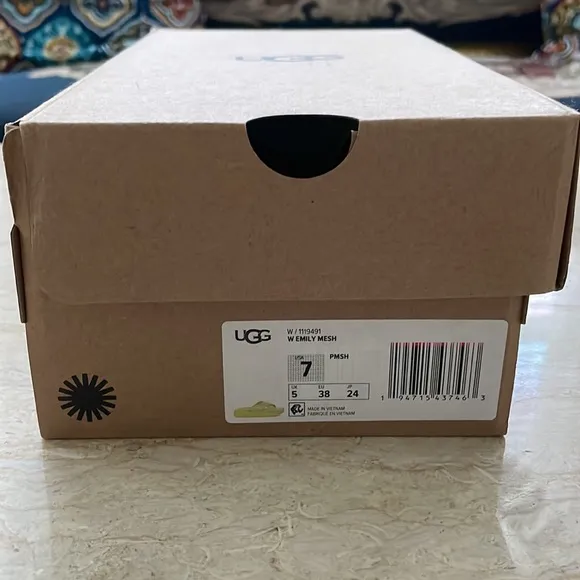 NWT UGG Emily Mesh Sandals.