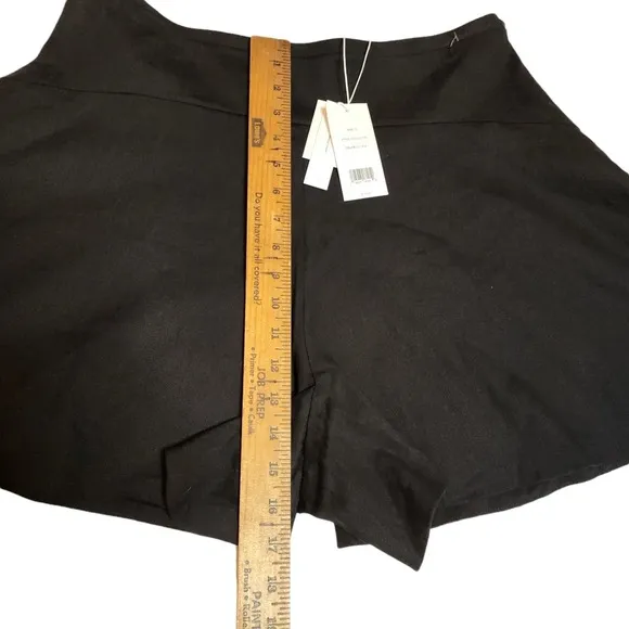 NWT Vince linen blend flounce black shorts