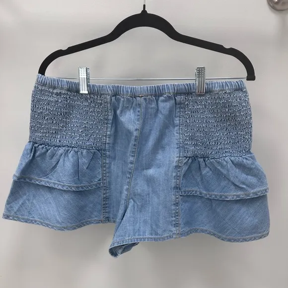 NWT We The Free Alani Pull-On Chambray Shorts Color Hot Spot LT Blue Size Medium