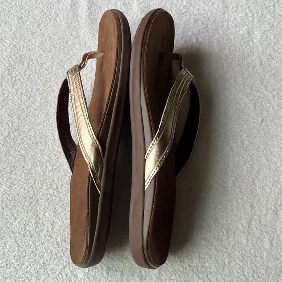 OluKai Aukai Women’s Leather Sandals