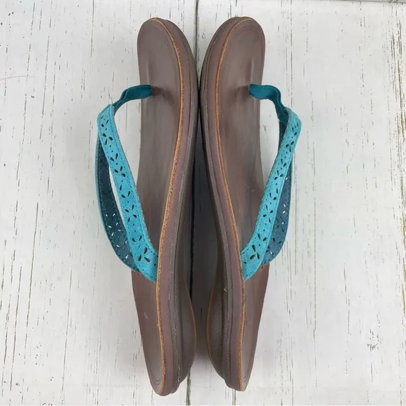 OluKai Puka Women’s Beach Sandals