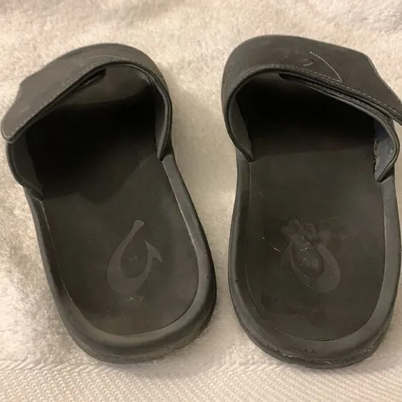 Olukia, sandals “NALU SLIDE”, size 9,  Velcro adjustable fronts, great condition
