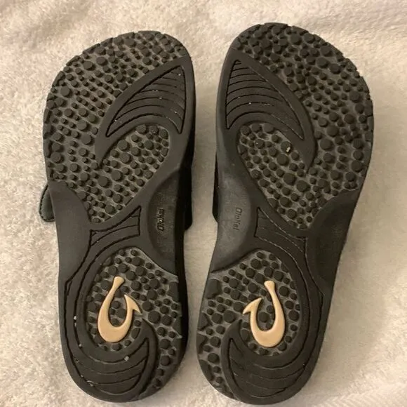 Olukia, sandals “NALU SLIDE”, size 9,  Velcro adjustable fronts, great condition