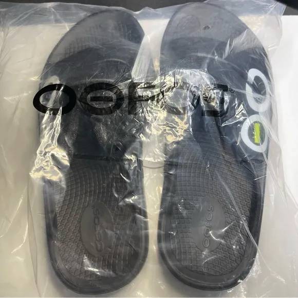 OOFOS Black Sandals with Thick Sole and Adjustable Closure Size 9M or 11W