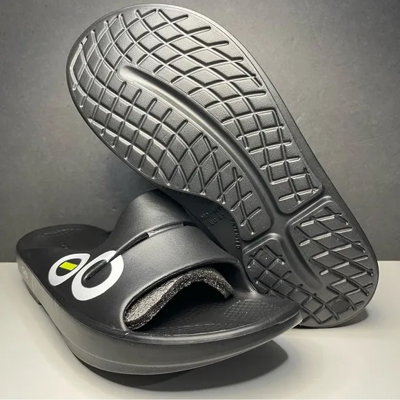 OOFOS Black Sandals with Thick Sole and Adjustable Closure Size 9M or 11W