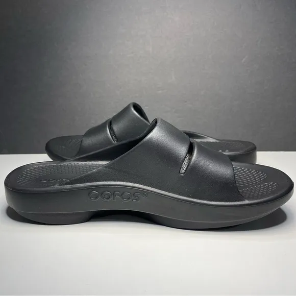 OOFOS Black Sandals with Thick Sole and Adjustable Closure Size 9M or 11W