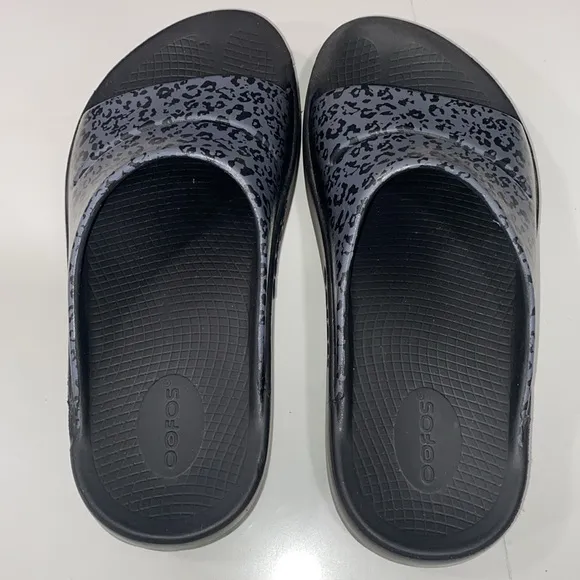 Oofos OOahh Gray Animal Print Slip-On Slides Sandals Women's‎ 10 Men's 8 EU 41