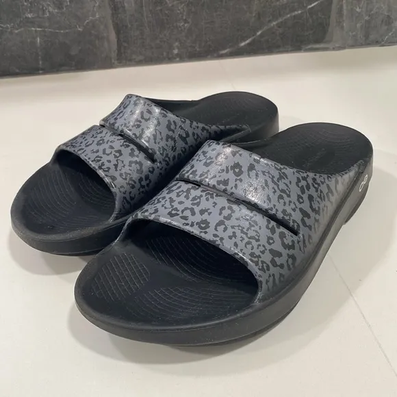 Oofos OOahh Gray Animal Print Slip-On Slides Sandals Women's‎ 10 Men's 8 EU 41