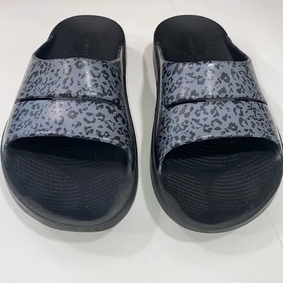 Oofos OOahh Gray Animal Print Slip-On Slides Sandals Women's‎ 10 Men's 8 EU 41