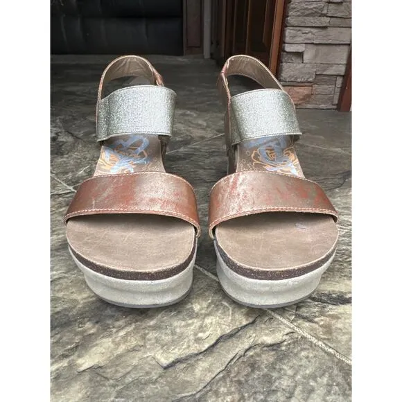 OTBT Bushnell Rose Gold Leather &amp; Silver Elastic Band Platform Wedge Sandals 5.5