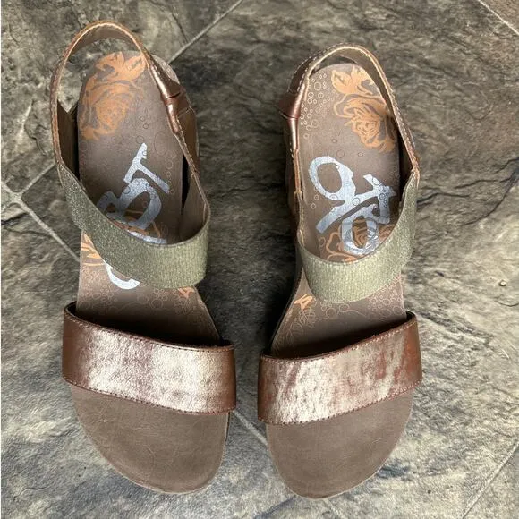 OTBT Bushnell Rose Gold Leather &amp; Silver Elastic Band Platform Wedge Sandals 5.5