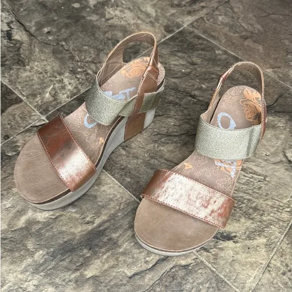 OTBT Bushnell Rose Gold Leather &amp; Silver Elastic Band Platform Wedge Sandals 5.5
