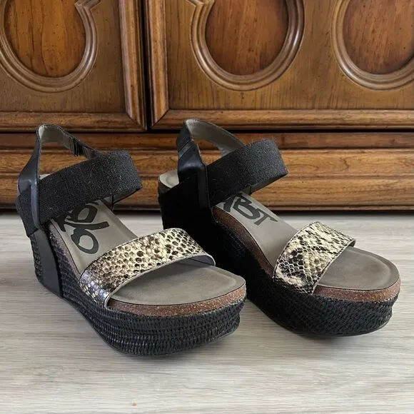 OTBT Bushnell Wedges Sandals Black Snakeskin 9.5