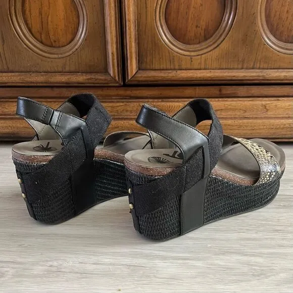 OTBT Bushnell Wedges Sandals Black Snakeskin 9.5