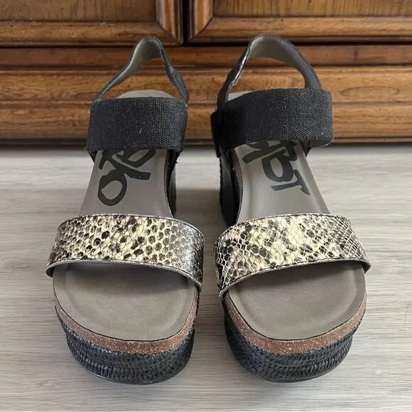 OTBT Bushnell Wedges Sandals Black Snakeskin 9.5