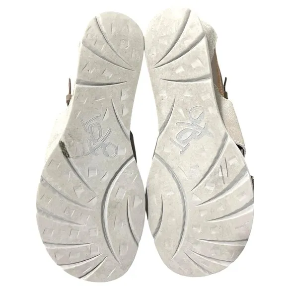OTBT Teamwork Peep-Toe Wedge Sandals Ankle Buckle Closure Rear Zipper Size 8