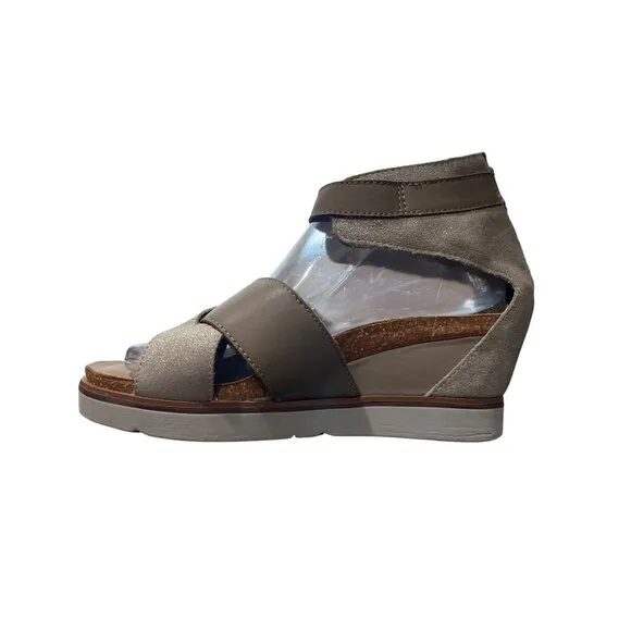 OTBT Teamwork Peep-Toe Wedge Sandals Ankle Buckle Closure Rear Zipper Size 8