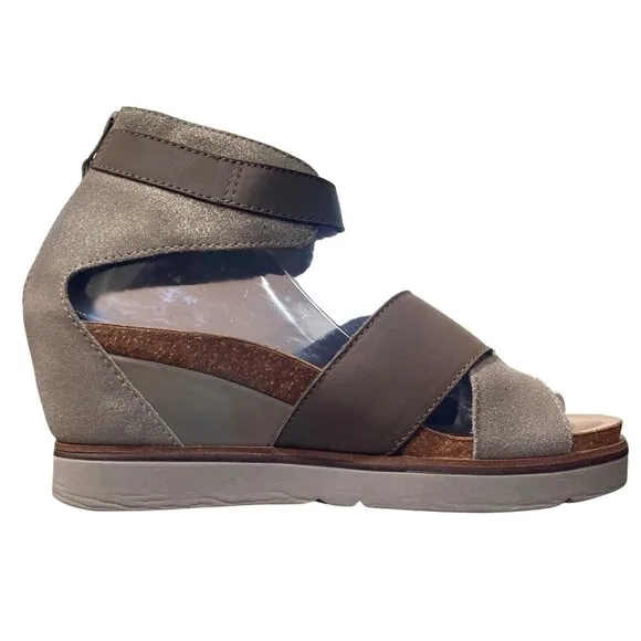 OTBT Teamwork Peep-Toe Wedge Sandals Ankle Buckle Closure Rear Zipper Size 8