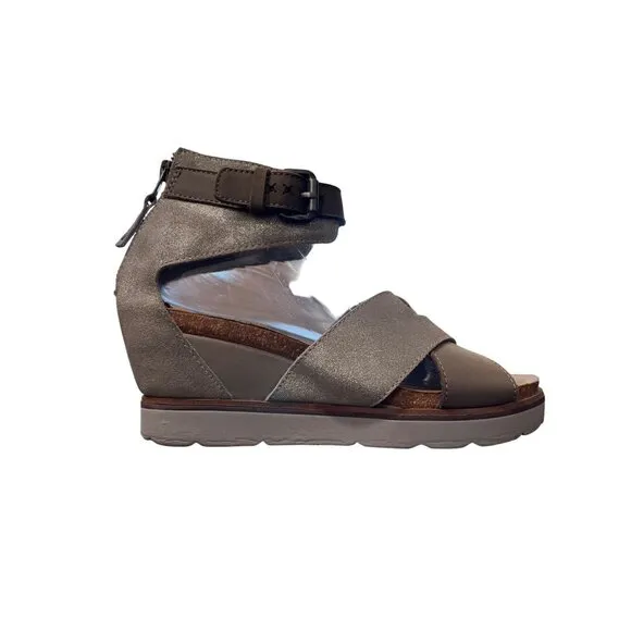 OTBT Teamwork Peep-Toe Wedge Sandals Ankle Buckle Closure Rear Zipper Size 8