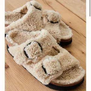 Papillo Birkenstock Pink Arizona Teddy Shearling Birkenstock Sandals US 6-6.5