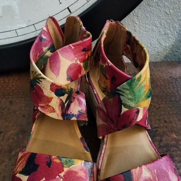 Patricia Nash Rubia Wedge Sandals in Spring Multi
