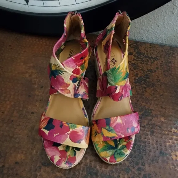 Patricia Nash Rubia Wedge Sandals in Spring Multi