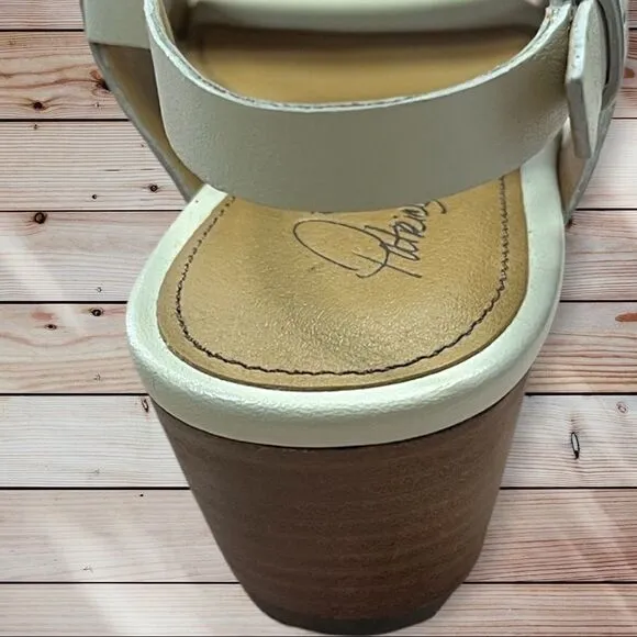 Patricia Nash NWOT Leather Wedge Sandals