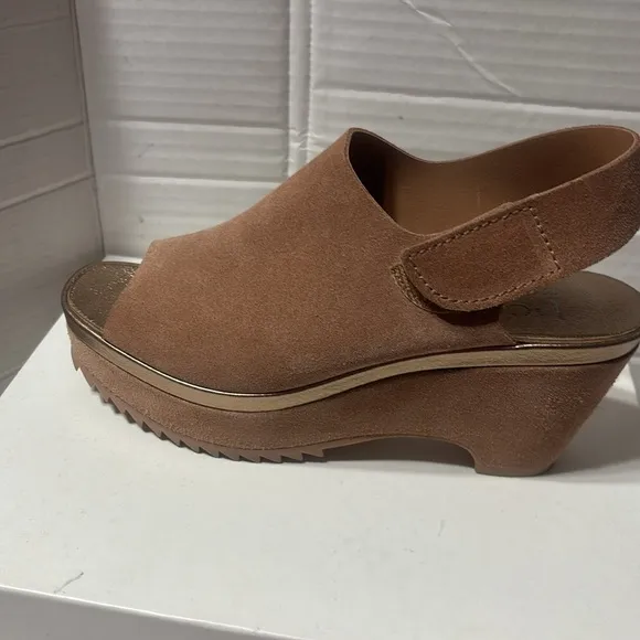 Pedro Garcia suede leather Elegant Peep-Toe Slingback wedge sandals. EUC