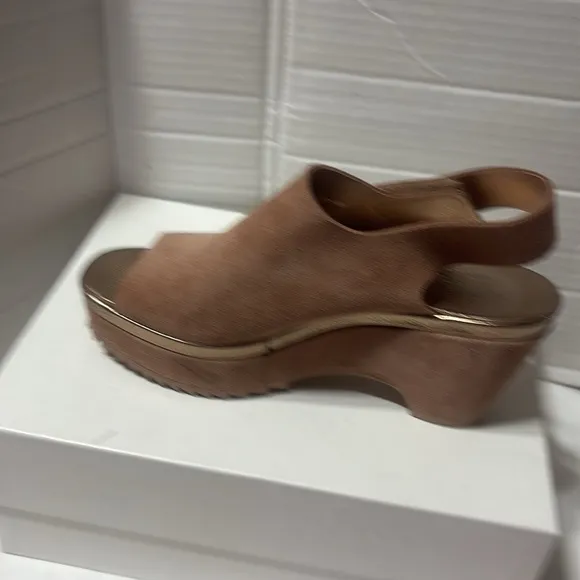 Pedro Garcia suede leather Elegant Peep-Toe Slingback wedge sandals. EUC