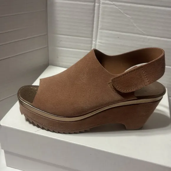 Pedro Garcia suede leather Elegant Peep-Toe Slingback wedge sandals. EUC