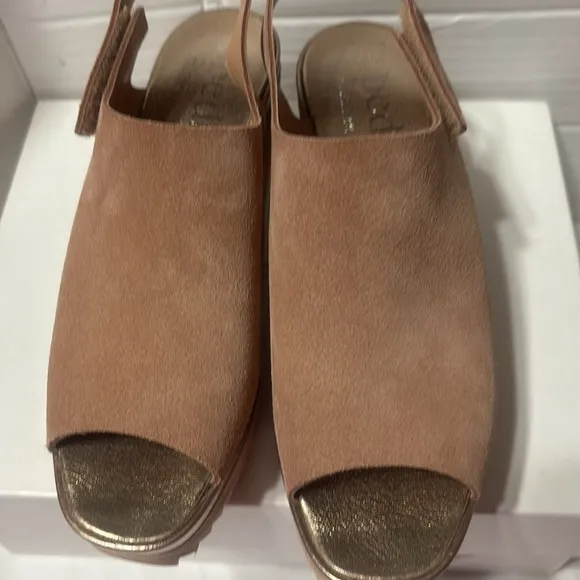 Pedro Garcia suede leather Elegant Peep-Toe Slingback wedge sandals. EUC