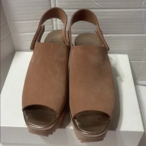 Pedro Garcia suede leather Elegant Peep-Toe Slingback wedge sandals. EUC