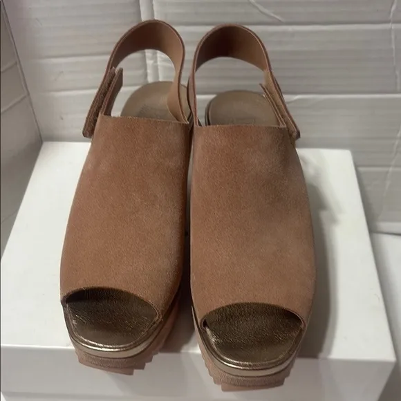 Pedro Garcia suede leather Elegant Peep-Toe Slingback wedge sandals. EUC