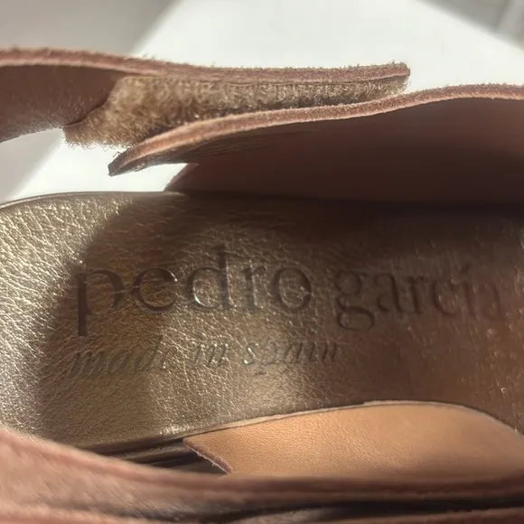 Pedro Garcia suede leather Elegant Peep-Toe Slingback wedge sandals. EUC