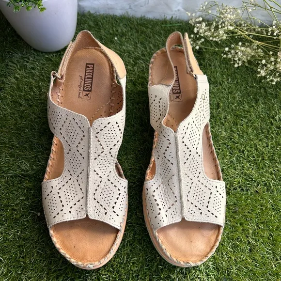PIKOLINOS AGUADULCEWomen wedge sandals gently usedColor: NATA size 41 US 11
