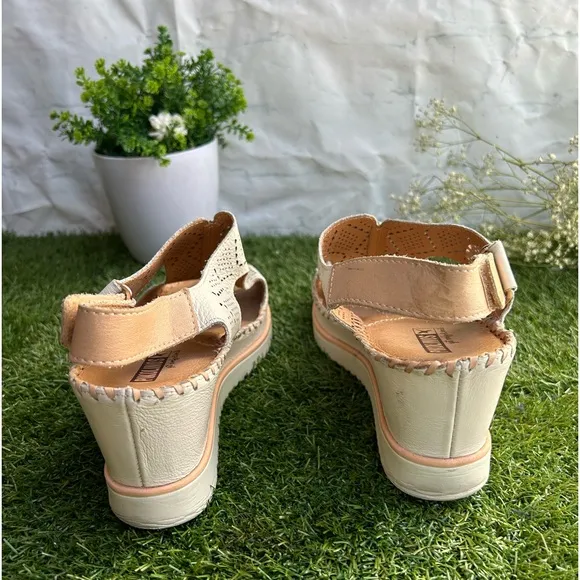 PIKOLINOS AGUADULCEWomen wedge sandals gently usedColor: NATA size 41 US 11