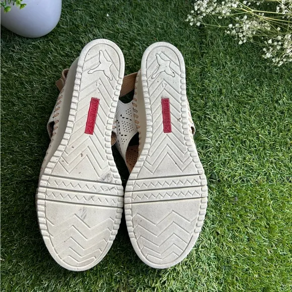 PIKOLINOS AGUADULCEWomen wedge sandals gently usedColor: NATA size 41 US 11