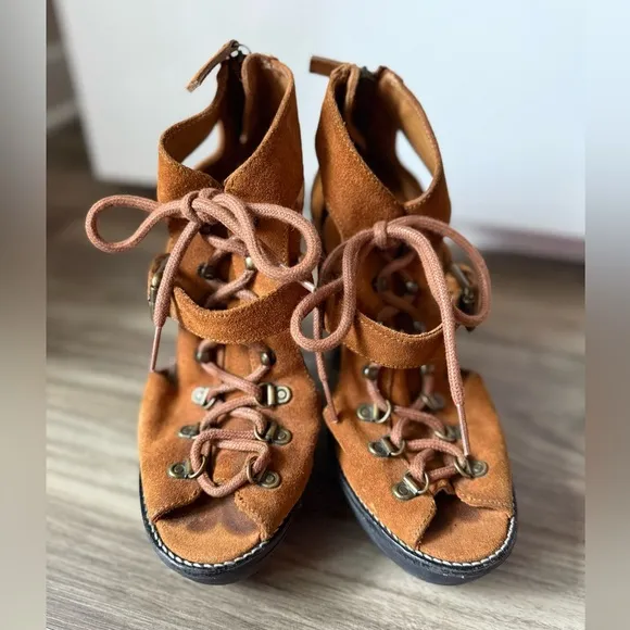 Polo Ralph Lauren Vintage-Inspired Suede Lace-Up Platform Sandals MADE IN‎ SPAIN