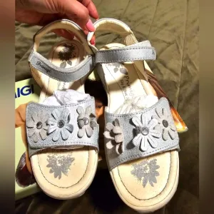 Primigy kids sandals.  Used. Size 35 European