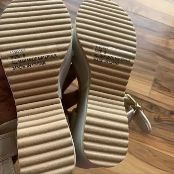 Quip is light gray wedge sandals 8