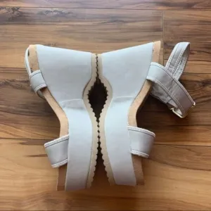 Quip is light gray wedge sandals 8