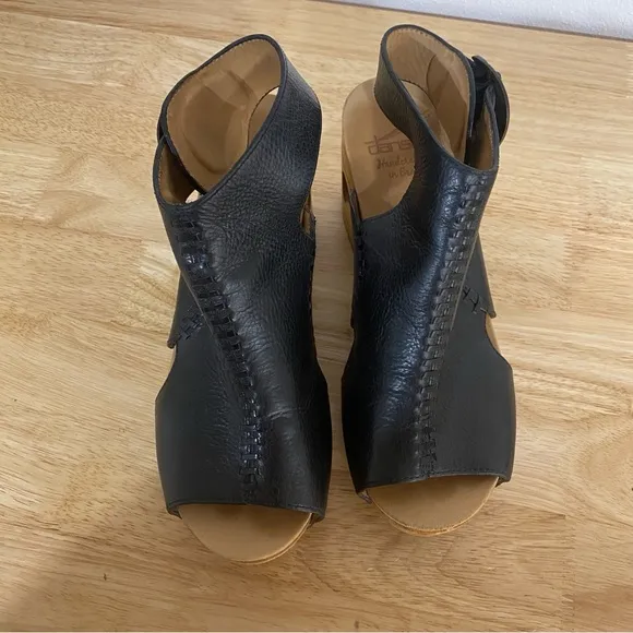 RARE Dansko Octavia Black Leather Sandals Wooden Clog Heels 38 Platform