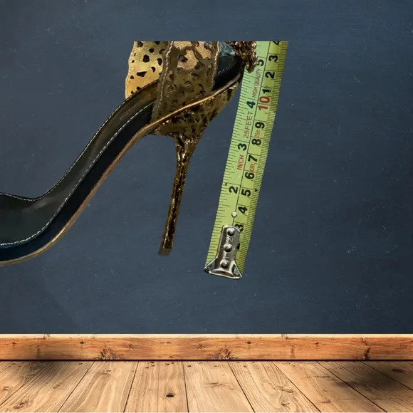 RARE find. Sergio Rossi Filigree high heel with gold leather butterfly, size 36