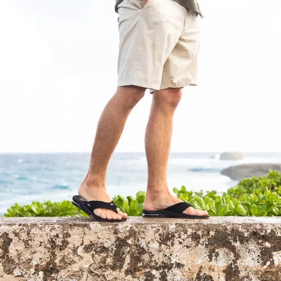REEF Fanning Sandals w/ Bottle Opener - NEW Size 9 - Black/Silver - Arch Support