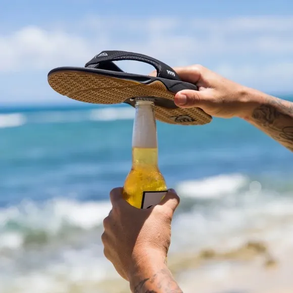 REEF Fanning Sandals w/ Bottle Opener - NEW Size 9 - Black/Silver - Arch Support