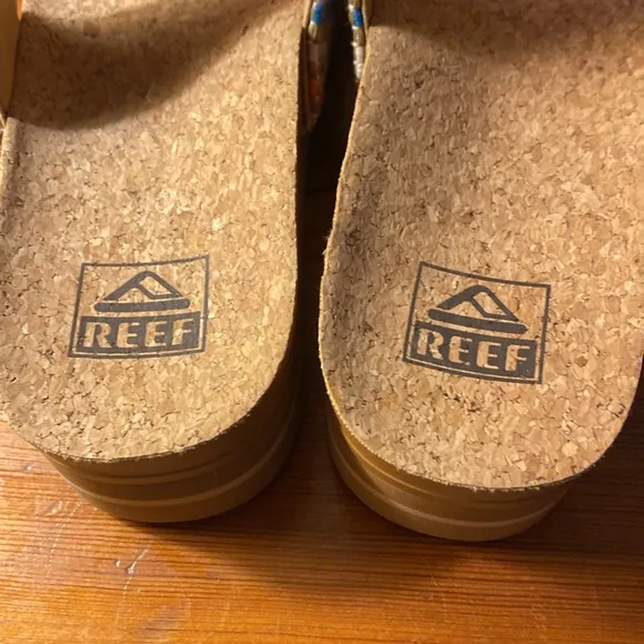 Reef platform sandals. Cork sole. Sz 7 Worn for couple hrs. Don’t fit me.