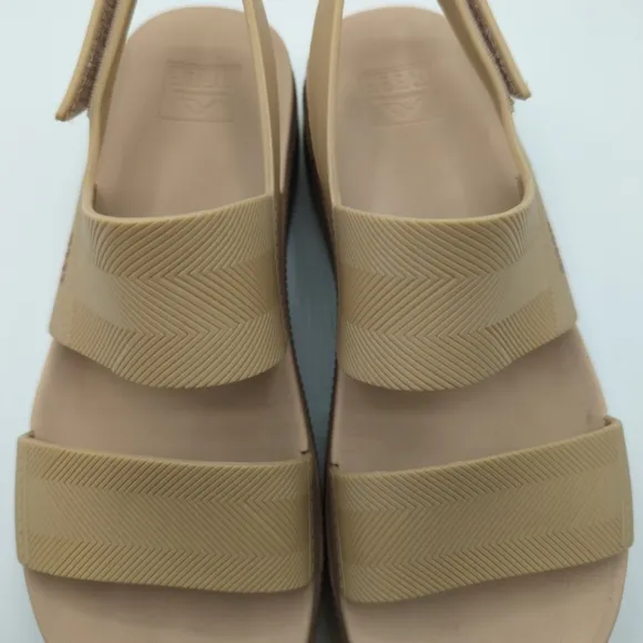 Reef Water Vista Higher Platform Sandals In Sand Lime