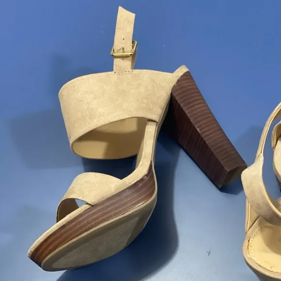 Report Beige Size 10 Sandals Heels Suede