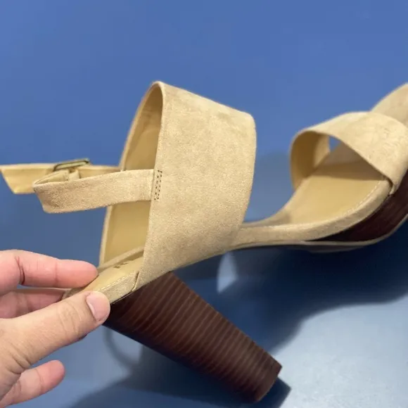 Report Beige Size 10 Sandals Heels Suede